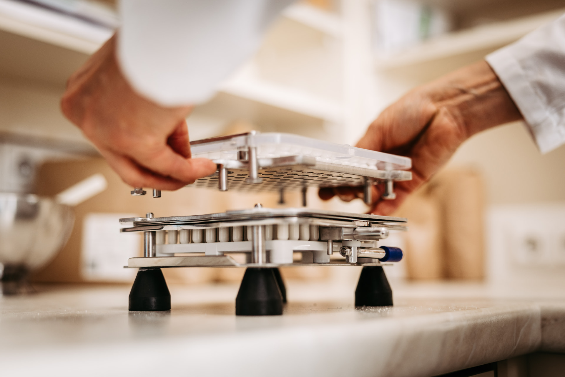 Rezeptur-Handwerk in der Columban Apotheke